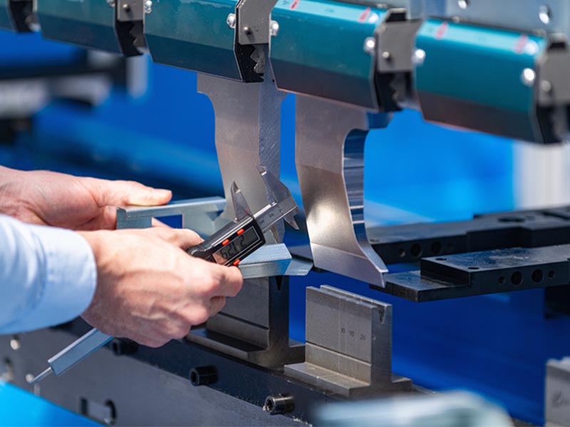 مكبس هيدروليكي CNC