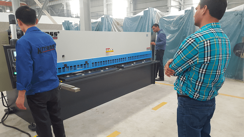 Características de controle e desempenho do circuito de saída da máquina de corte chinesa - Cliente da Argélia fará pedido de prensa CNC YYT 1