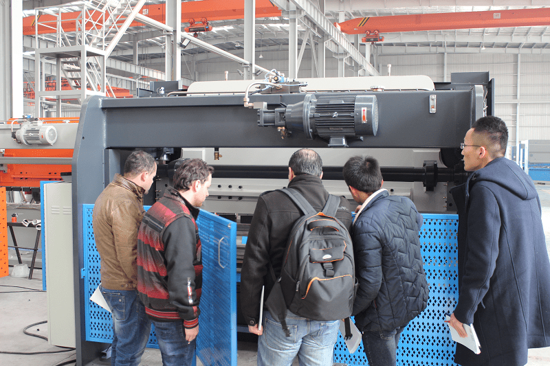 Palestine Swing Beam Shearing Machine and Palestine Punching Machine - Customer visit to learn swing beam shearing machine krrass