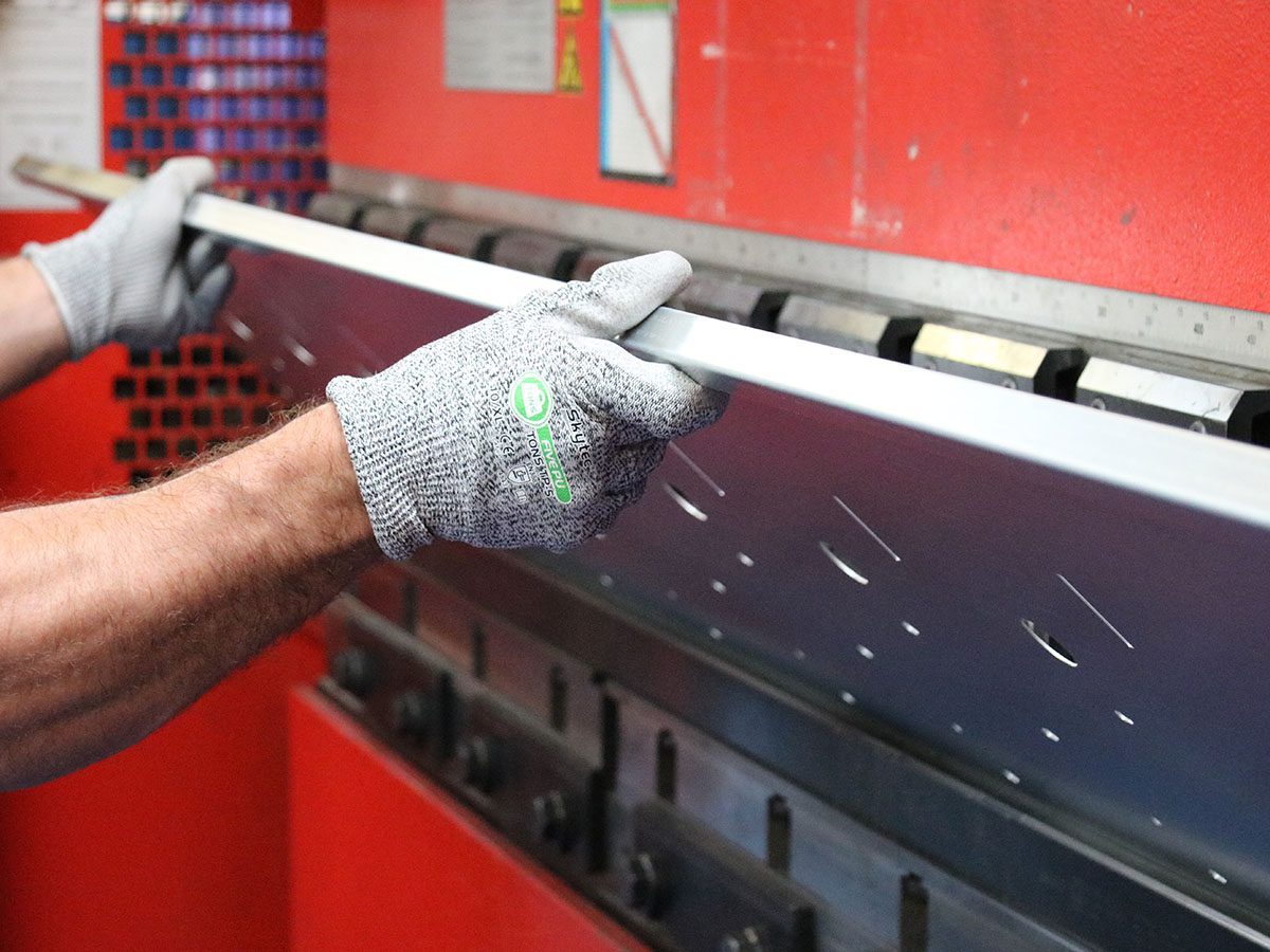 What is Hydraulic CNC Bending Machine? - Pictures 2 Что такое гидравлический гибочный станок с ЧПУ? - IMG 9367 crop