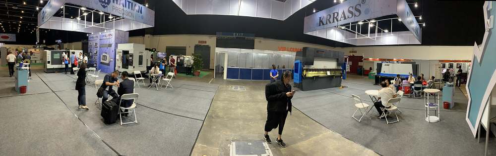 Press Brake and Hydraulic Guillotine Shears Exhibition Philippines - Pictures 1 Нажатие на тормоз