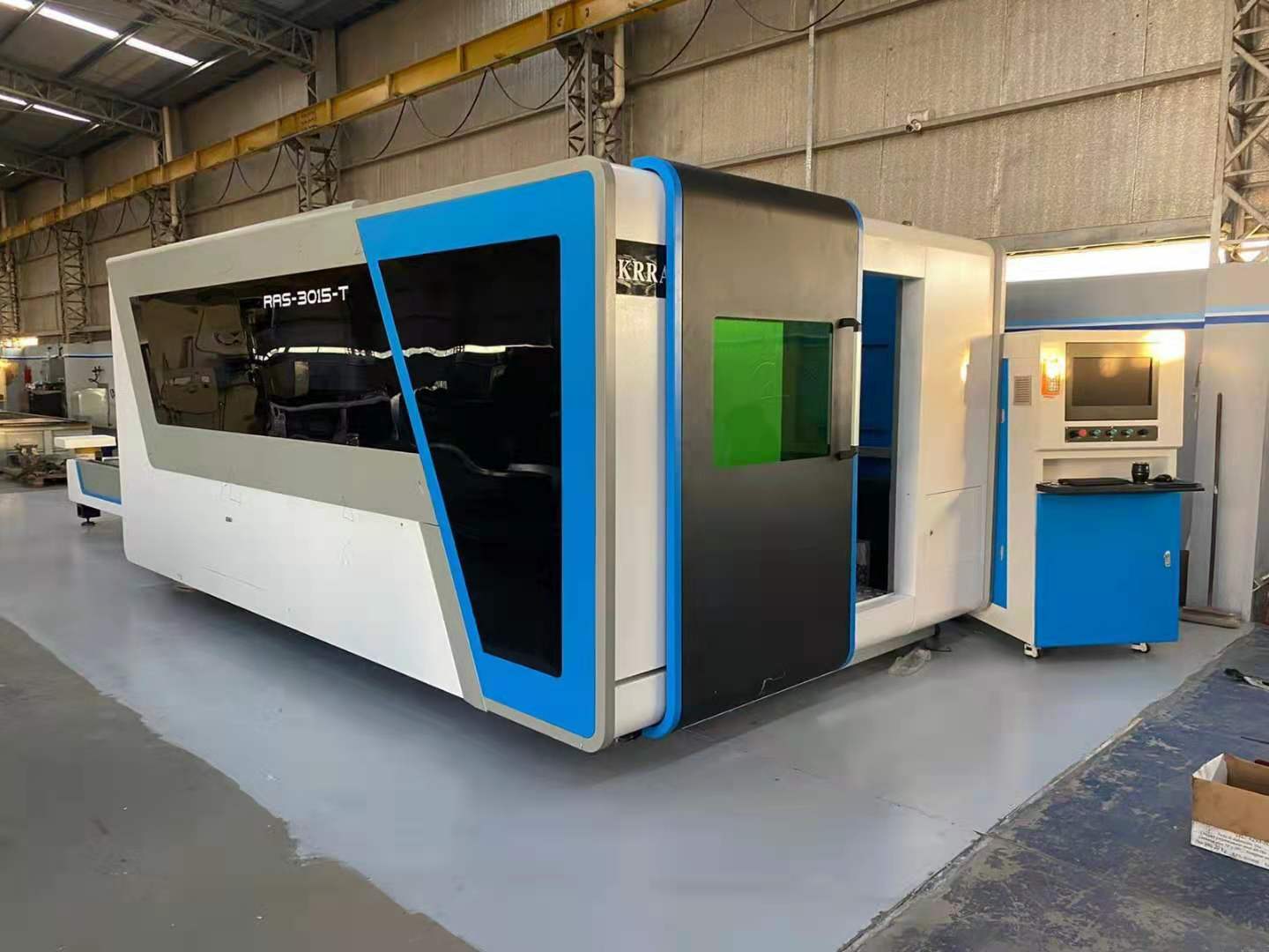 Máquina de corte por láser de fibra de 1500 W máx.