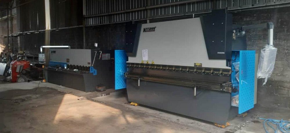 Hydraulic shearing machine and NC Press Brake Indonesia customer factory - Pictures 1 Hydraulic Shearing Machine and hydraulic press brake