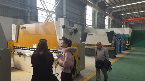 Thailand Customer Pornsak Visited Our Company check NC Press Brake - Thailand Customer Pornsak Visited Our Company 3 副本 1