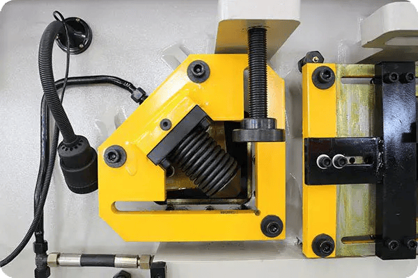 Cizalla hidráulica para acero angular con sujeción automática