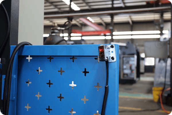 Swing Beam Hydraulic Shearing Machine - back photoelectric protection