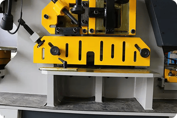 Estación de corte de barras planas