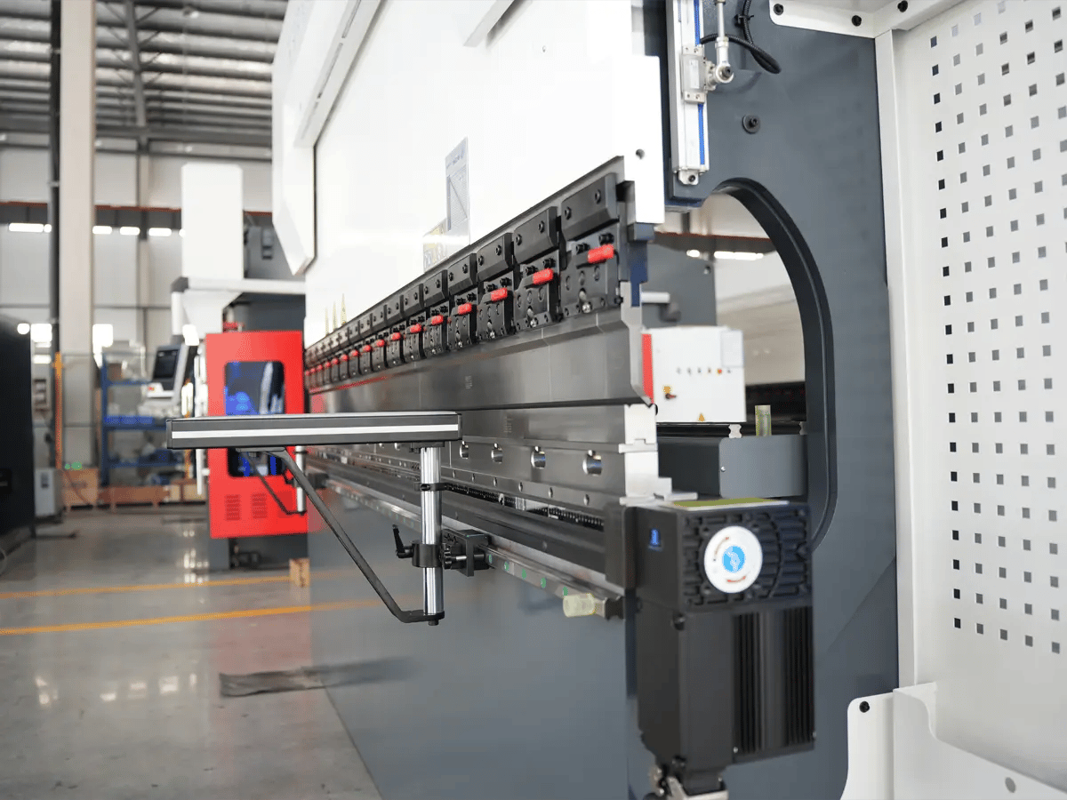 Electric Press Brake VS Hydraulic Press Brake: Which One Right for You? - Pictures 4 Hydraulic press brake