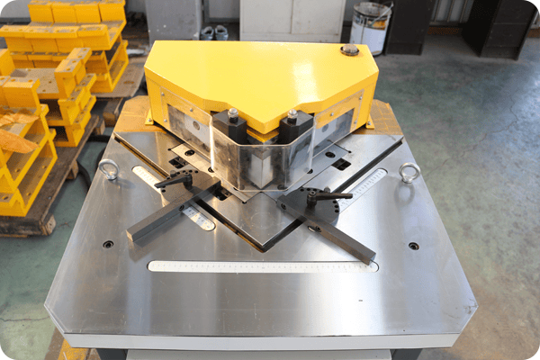 Machine à entailler à angle fixe - machine à entailler 1