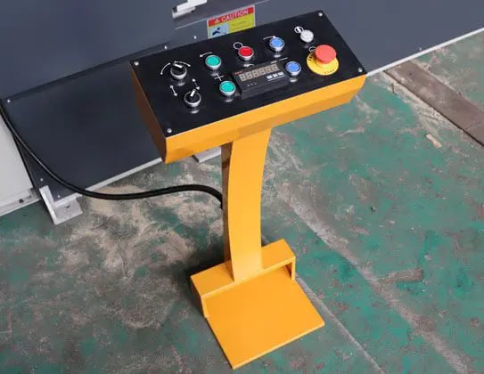 Máquina de curvatura de chapas assimétrica de 3 rolos W11F - máquina de calandragem de chapas 1