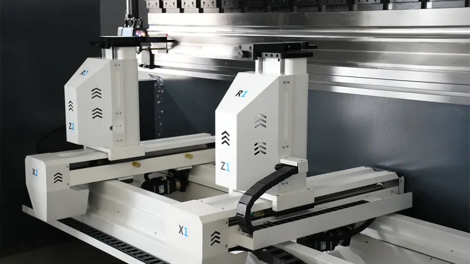 Unleashing the Power of the Press Brake: A Comprehensive Guide - Pictures 20 KRRASS press brake 6 axis backgauge