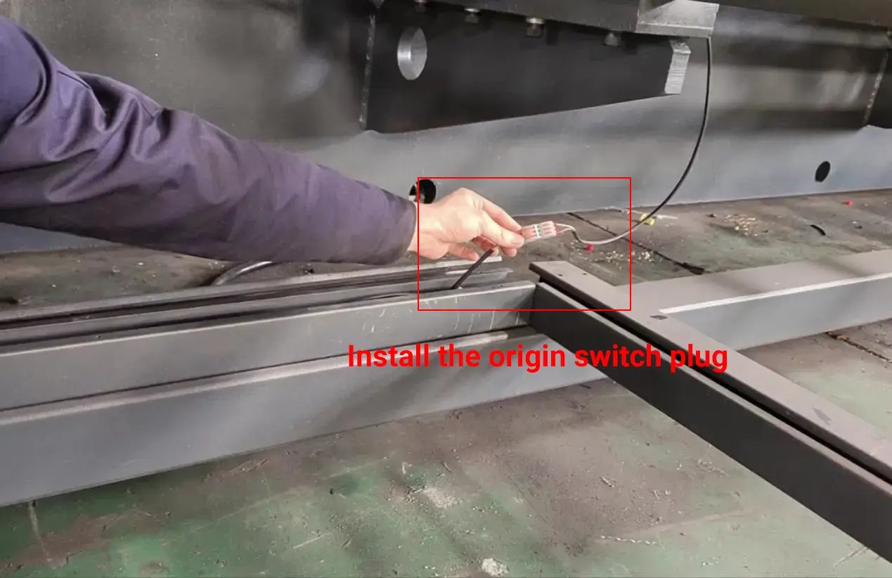 Install the origin switch plug