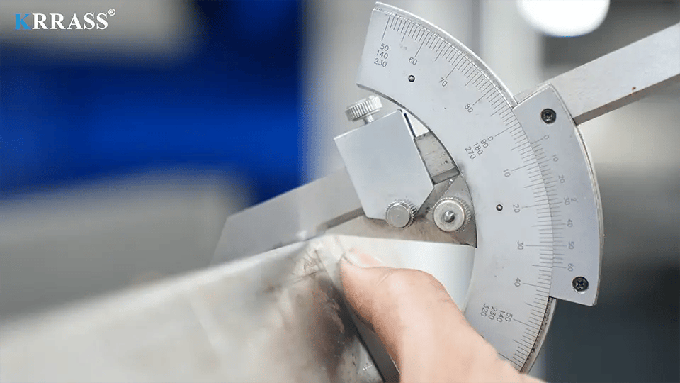 استخدم مكبس الثني CNC طراز DA-53T للثني والتصحيح 04