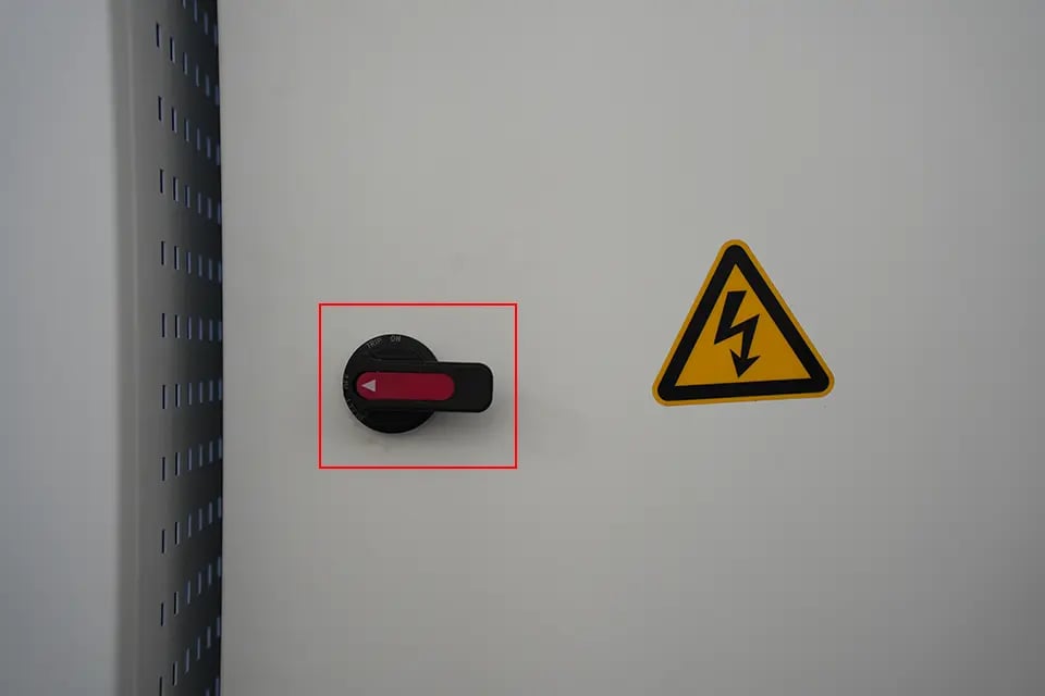 Botão liga/desliga principal do painel elétrico