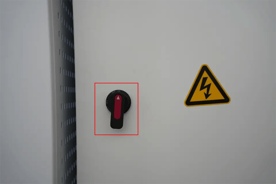 Botão liga/desliga principal do painel elétrico