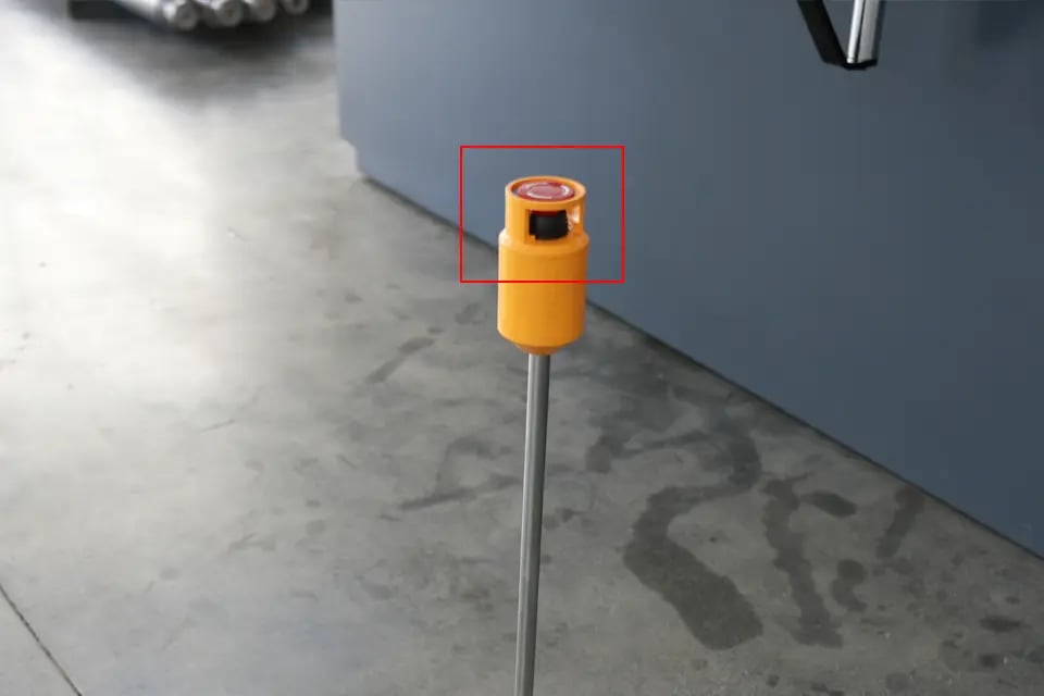 Botão de parada de emergência no interruptor de pé