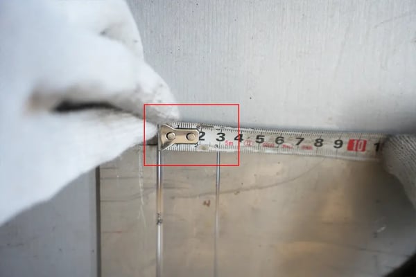 Measuring the slotting interval of the second working step