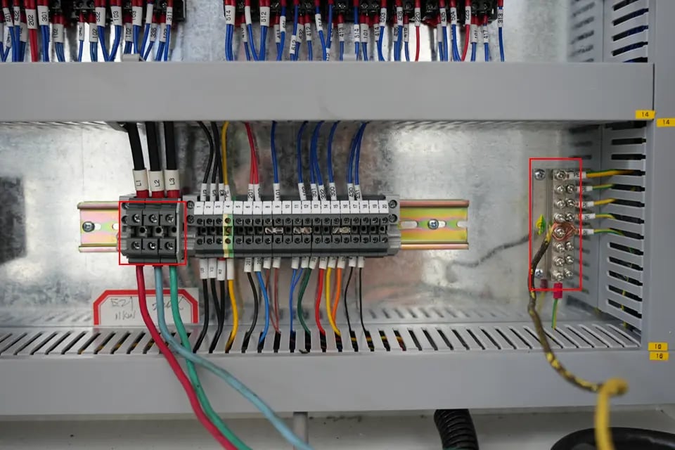Hydraulic Press Brake Cost: Buying Guide - Pictures 2 NC press brake main power interface (left side) and ground wire interface (right side)