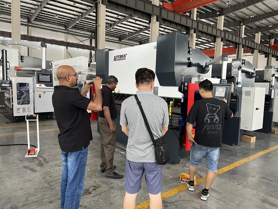 Qatari customers visit KRRASS factory - Pictures 1 Qatari customers visit KRRASS factory