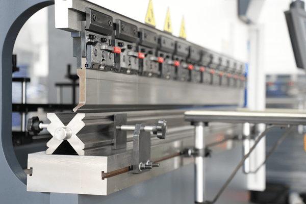 Prensa plegadora de chapa metálica WC67K-300T3200 con control E21 y bombeado manual - clame