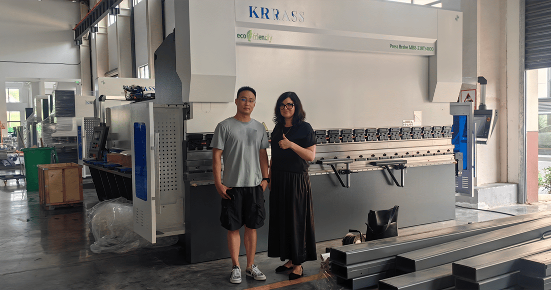 Cliente húngaro elogia nosso equipamento de prensa dobradeira