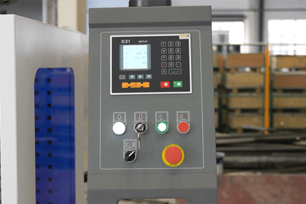 Prensa plegadora de chapa metálica WC67K-300T3200 con control E21 y bombeado manual - nc press bending wc67k 300t3200 e21 controller