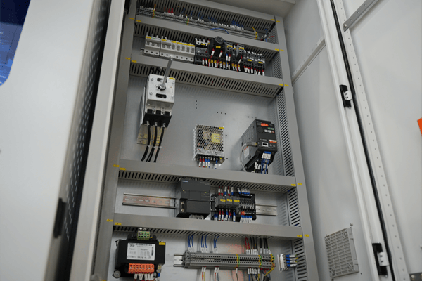 Prensa plegadora NC WC67K-300T3200 E21 Armario eléctrico