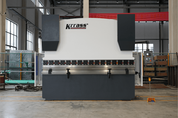 Prensa plegadora de 300 toneladas WC67K-300T3200 E21 Parte delantera del fuselaje