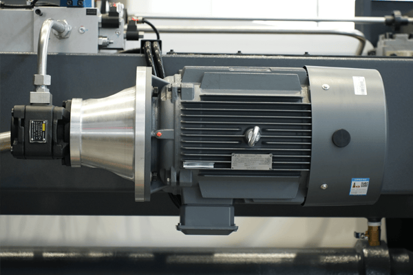 Prensa plegadora NC WC67K-300T3200 E21 Motor principal