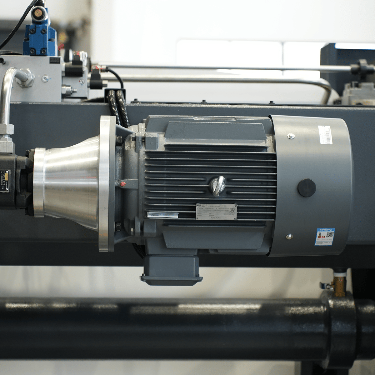 Press Brake Buying Guide: How to Choose - Pictures 1 Prensa plegadora NC WC67K-300T3200 E21 Motor principal