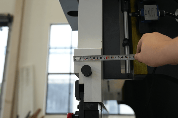 Prensa plegadora NC WC67K-300T3200 E21 Espesor de la corredera