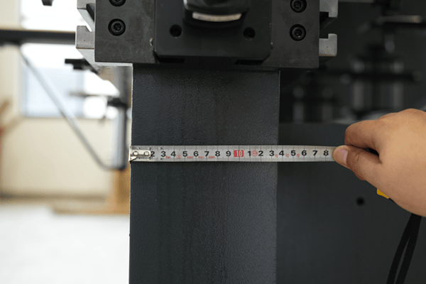 Prensa plegadora NC WC67K-300T3200 E21 Espesor del banco de trabajo