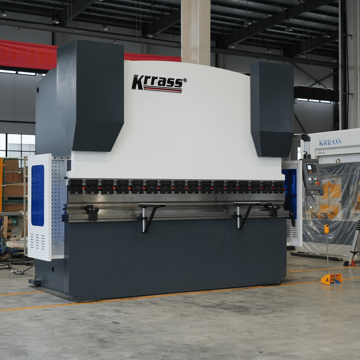 Листогибочный пресс NC WC67K-300T3200 E21 Передняя часть фюзеляжа