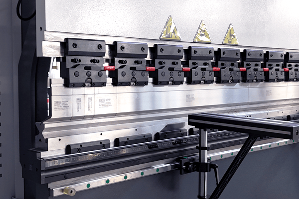 Prensa dobradeira CNC híbrida, prensa dobradeira para chapas metálicas de 110 toneladas, controlador 2D DELEM DA58T - ferramentas de dobra segmentadas pbs 110t2500 da58t