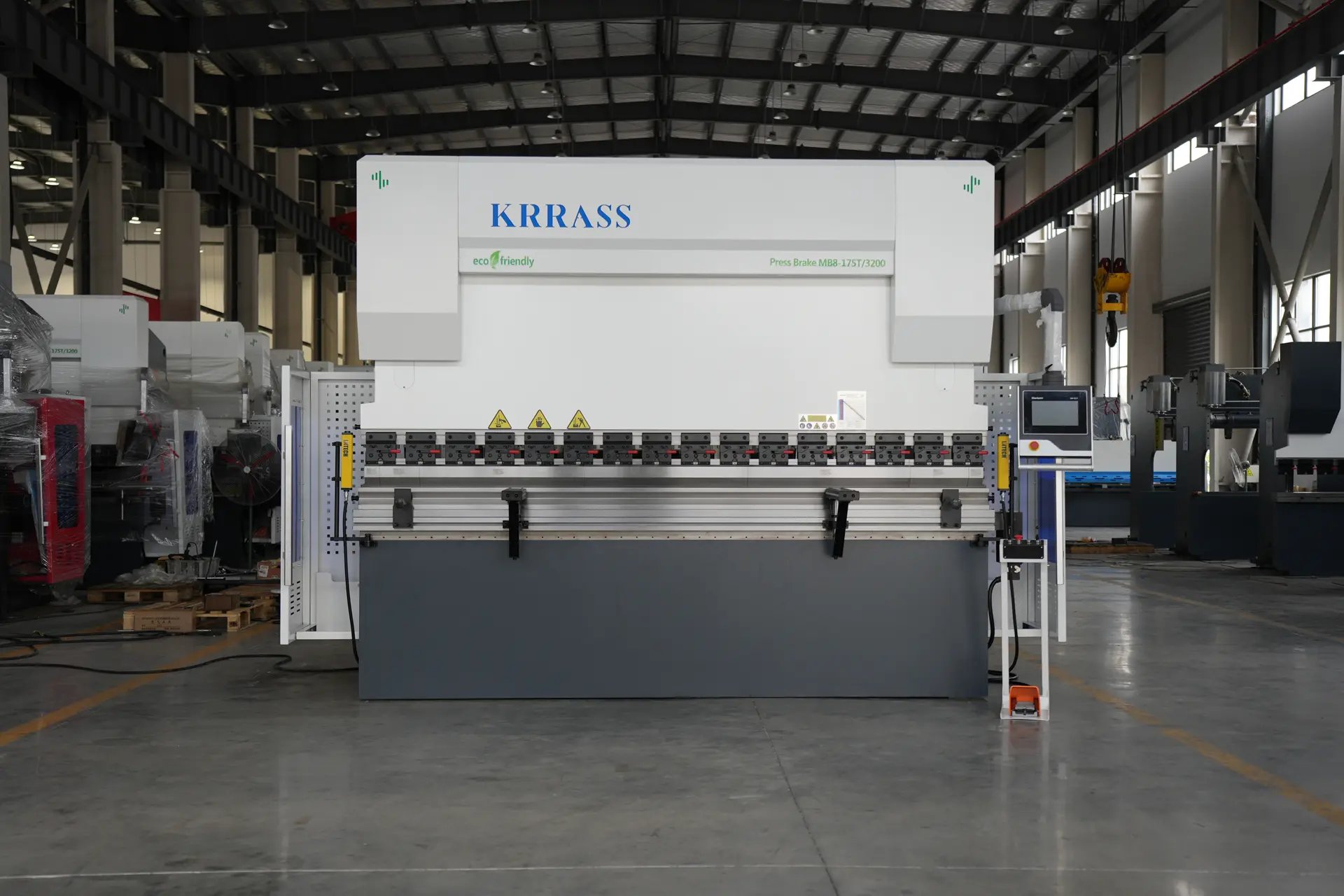 Plegadora de chapa de 175 toneladas en venta, plegadora hidráulica de chapa - 5 fotos Prensa plegadora CNC de 175 toneladas MB8 175T3200 de 6+1 ejes con DA-53T Aspecto general