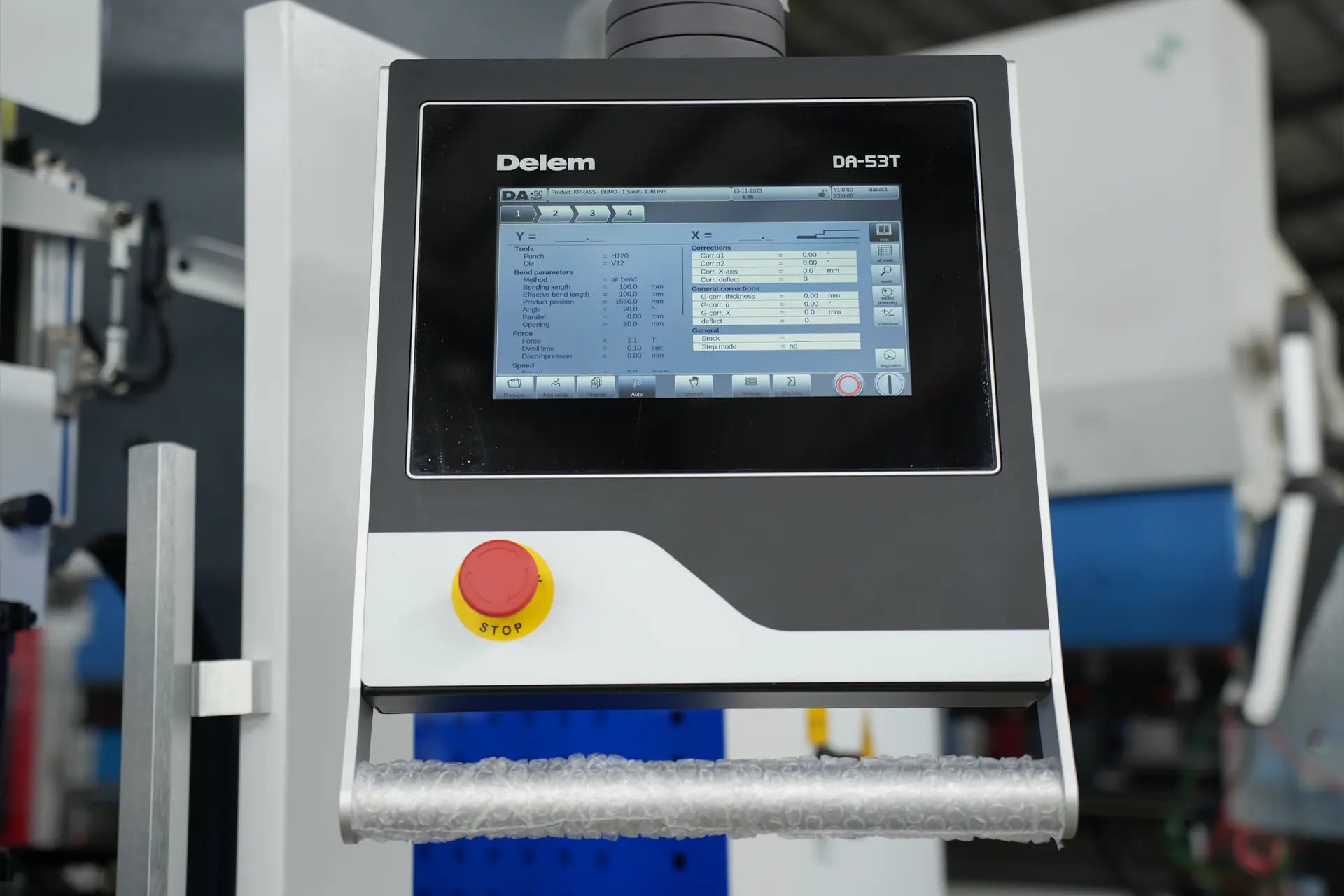 Dobradeira hidráulica para chapas metálicas de 175 toneladas à venda - 6 fotos MB8 175T3200 6+1 Eixos com Controle DA-53T DELEM DA-53T