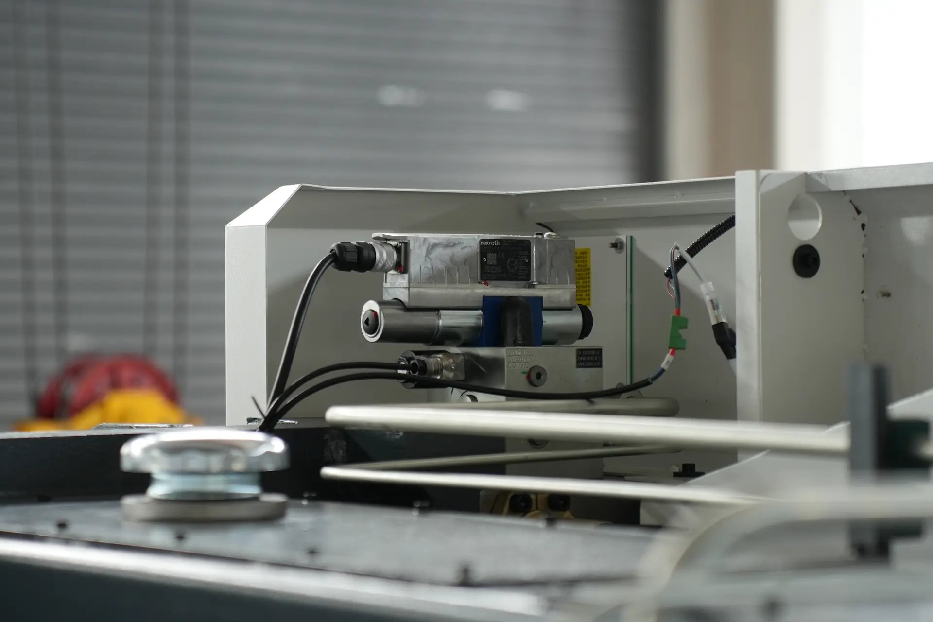 Plegadora de chapa de 175 toneladas en venta, plegadora hidráulica de chapa - 11 fotos MB8 175T3200 6+1 ejes con válvula proporcional Rexroth DA-53T