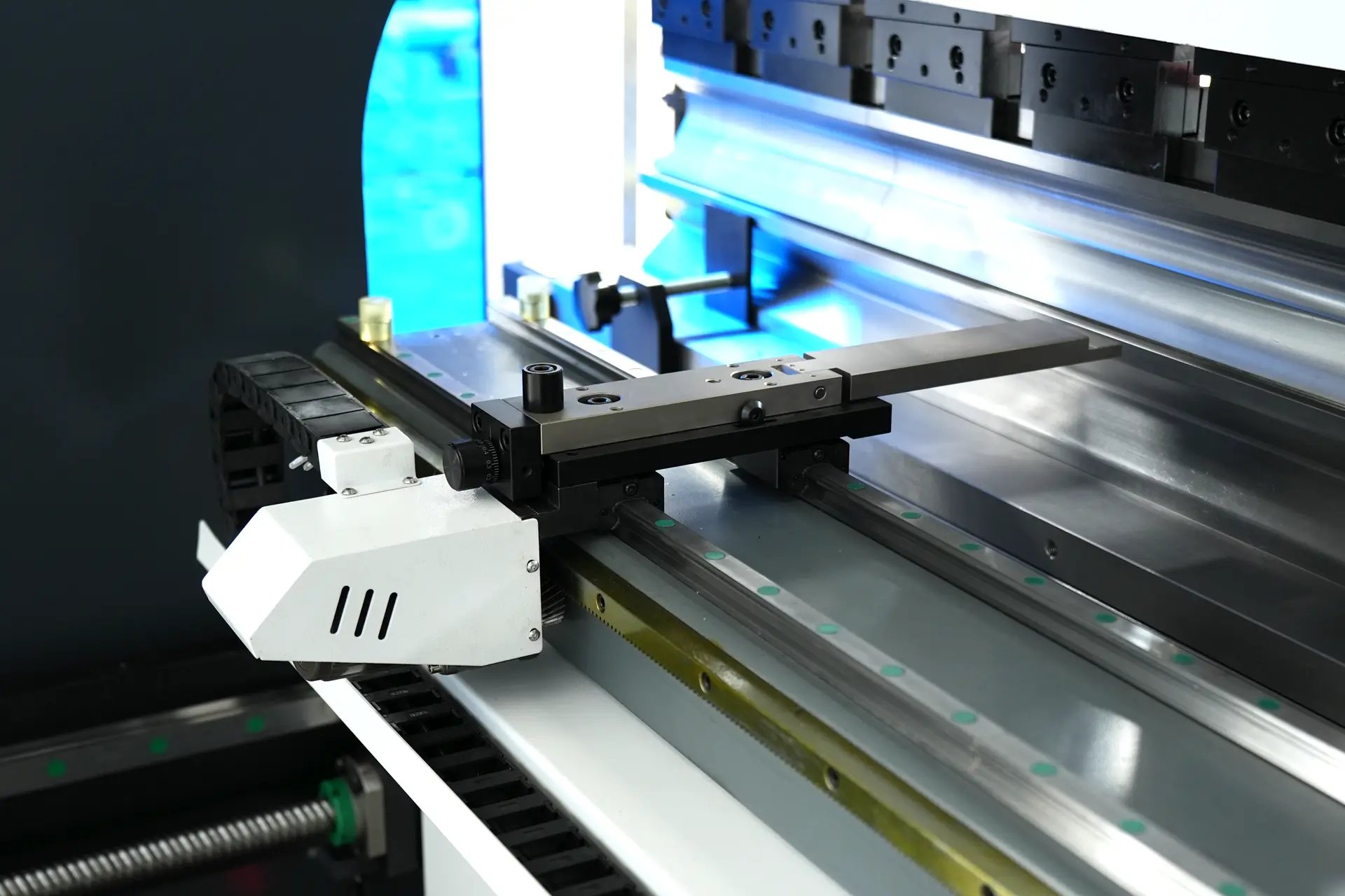 Dobradeira hidráulica para chapas metálicas de 175 toneladas à venda - 12 fotos MB8 175T3200 6+1 Eixos com Batente Traseiro DA-53T