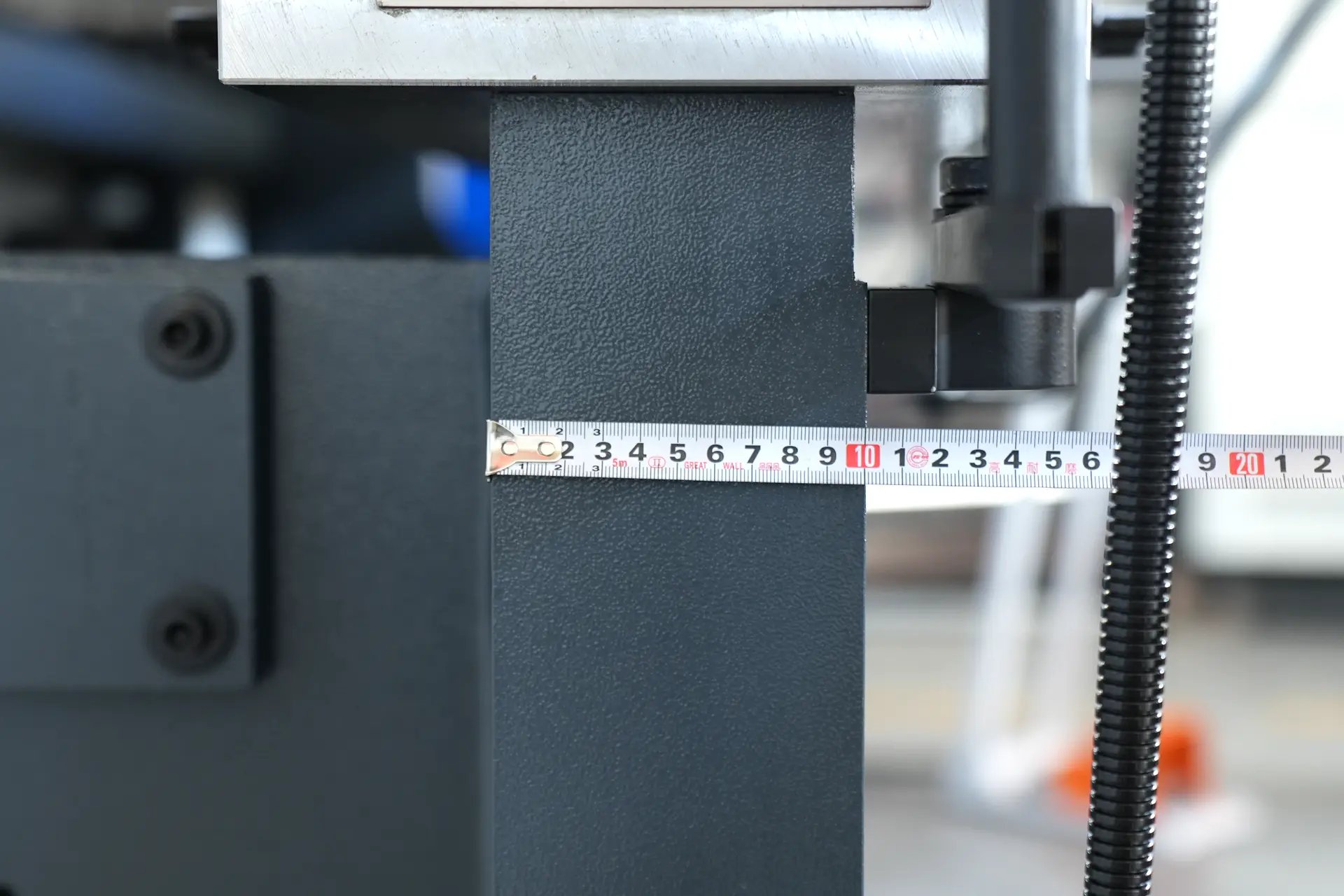 Plegadora de chapa de 175 toneladas en venta, plegadora hidráulica de chapa - 16 fotos MB8 175T3200 6+1 Ejes con DA-53T Espesor del banco de trabajo