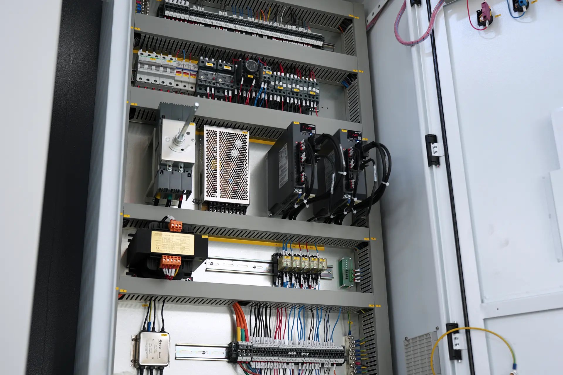 MB8-210T4000-DA53T Schneider Electric