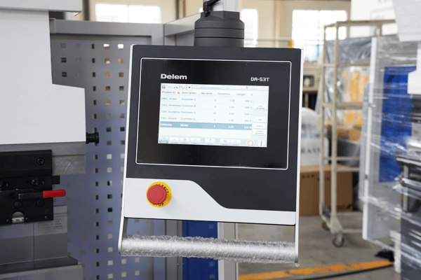 Prensa dobradeira CNC para chapas metálicas, 80 toneladas, controlador DELEM DA53T - 6 imagens MB8-80T2500-DA53T