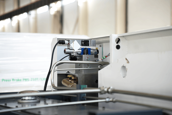 Prensa dobradeira CNC para chapas metálicas, 80 toneladas, controlador DELEM DA53T - Imagens 11 MB8-80T2500-DA53T