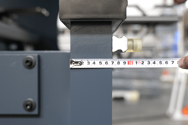 Prensa dobradeira CNC para chapas metálicas, 80 toneladas, controlador DELEM DA53T - 15 imagens MB8-80T2500-DA53T