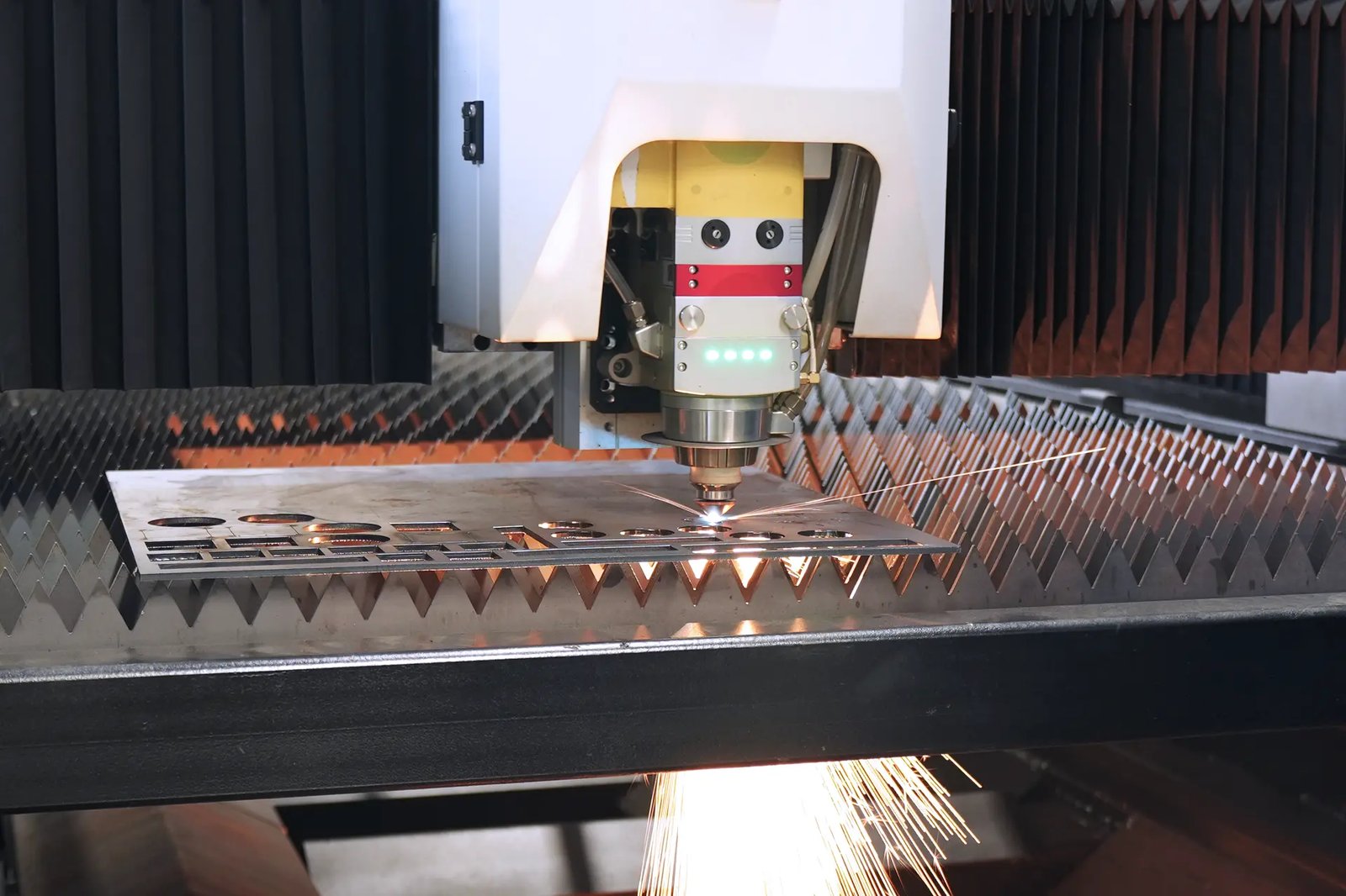 Errores comunes al elegir la potencia de una máquina de corte láser