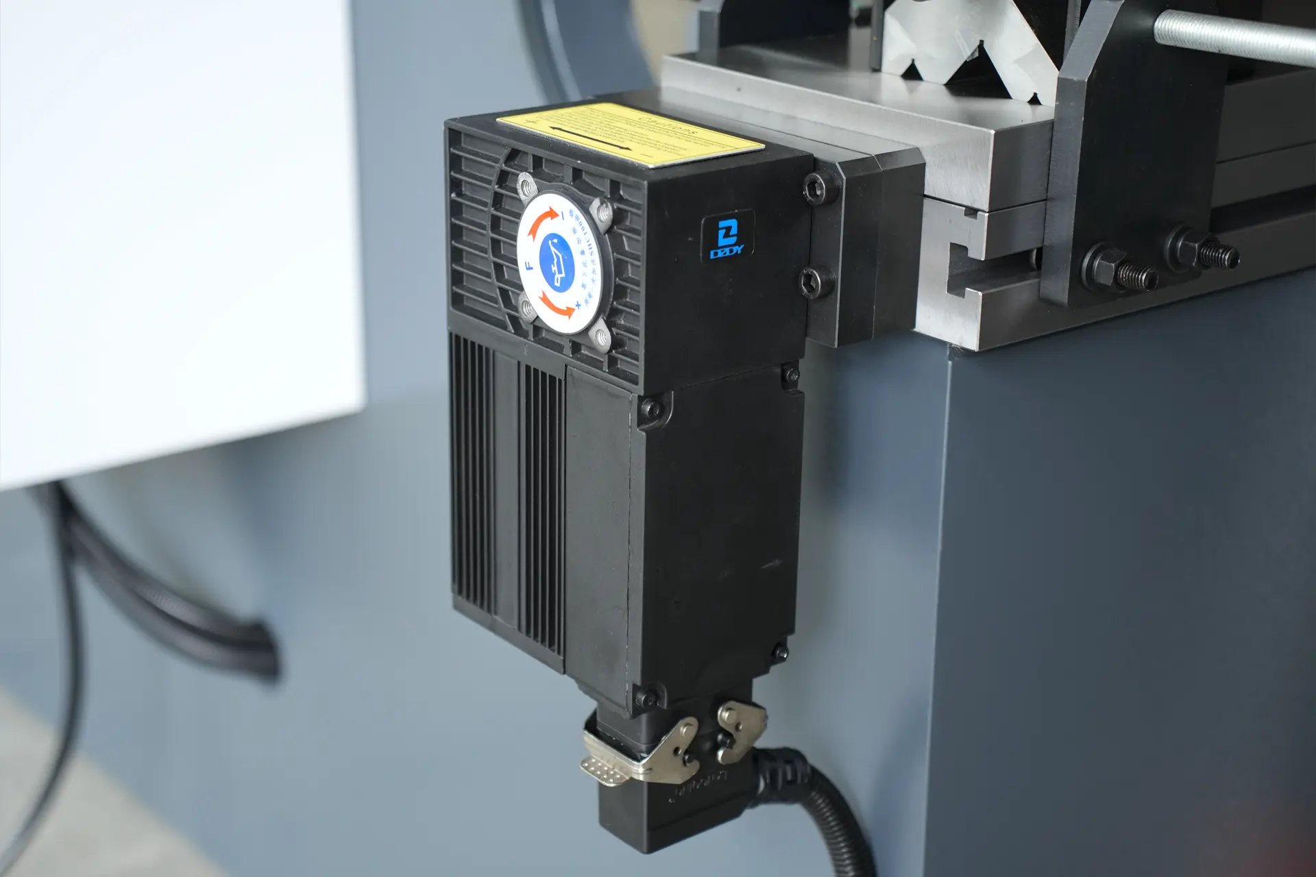 Sistema de coroamento elétrico