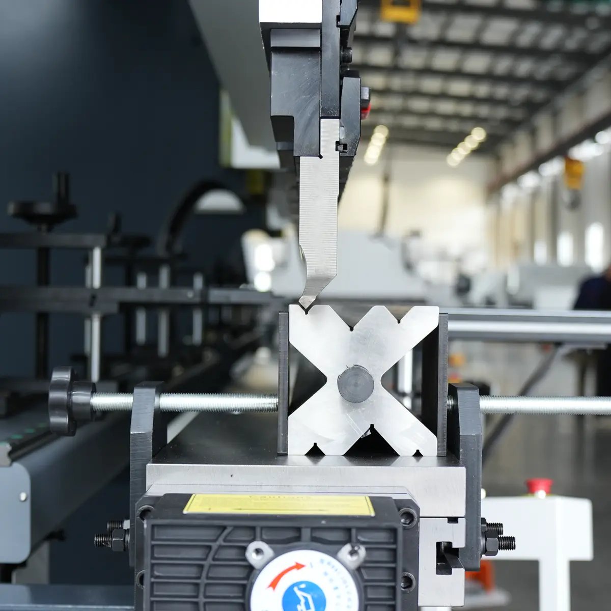 Tandem Press Brake 640 ton 6400mm Tandem CNC Bending Machine - Pictures 4 Tandem Press Brake 640 ton 6400mm Tandem CNC Bending Machine — изображение 4