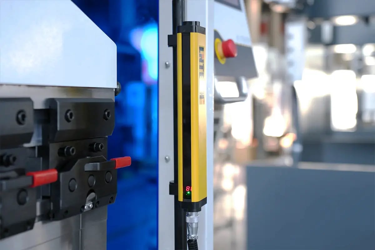 Dobradeira de chapas metálicas com controlador DA-41T - 6 imagens Sistema de proteção (opcional)