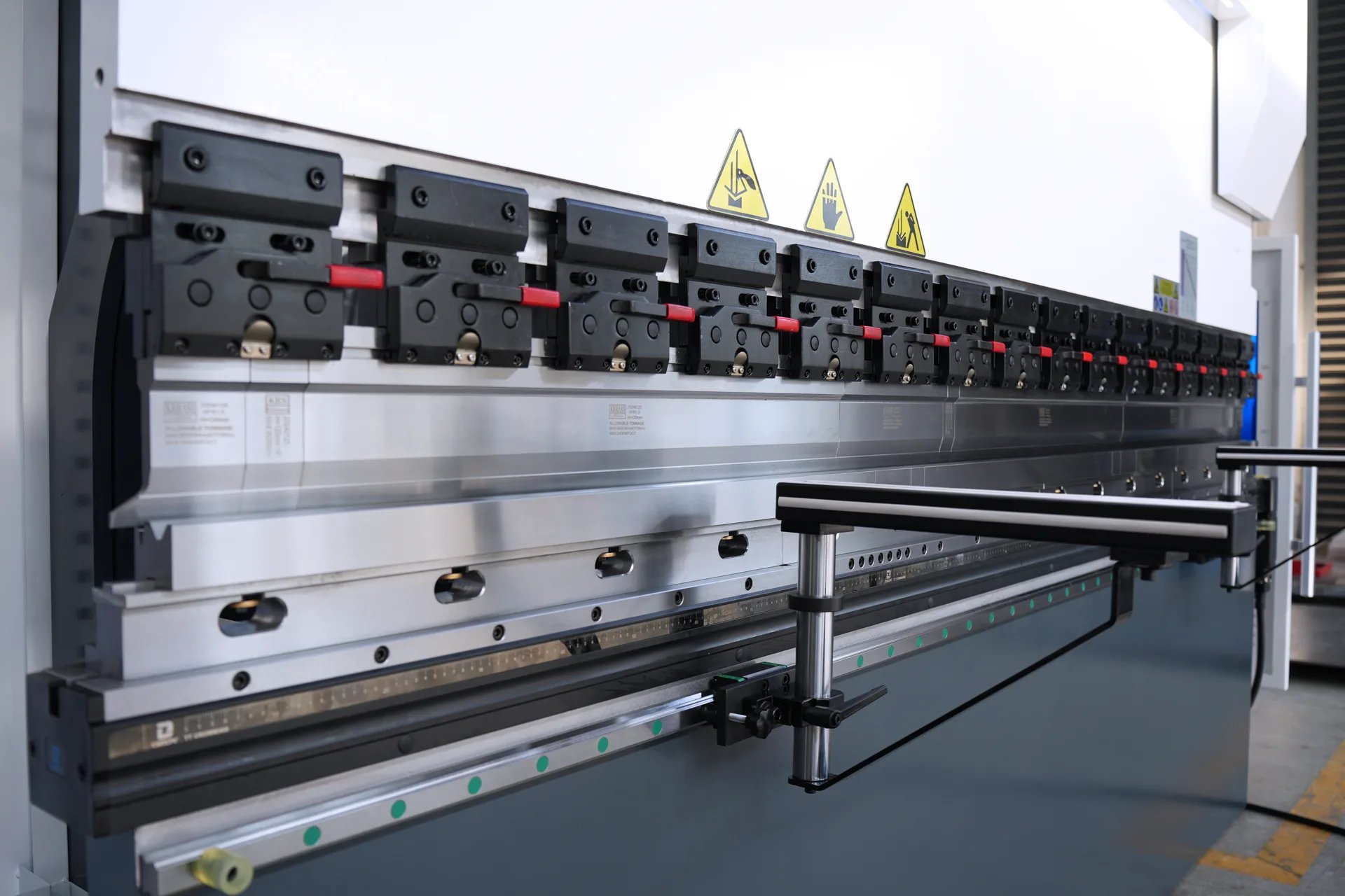 CNC Press Brake MB8-110T3200 4+1 Axis With DELEM DA53T controller - Pictures 13 Segmented Bending Toolings