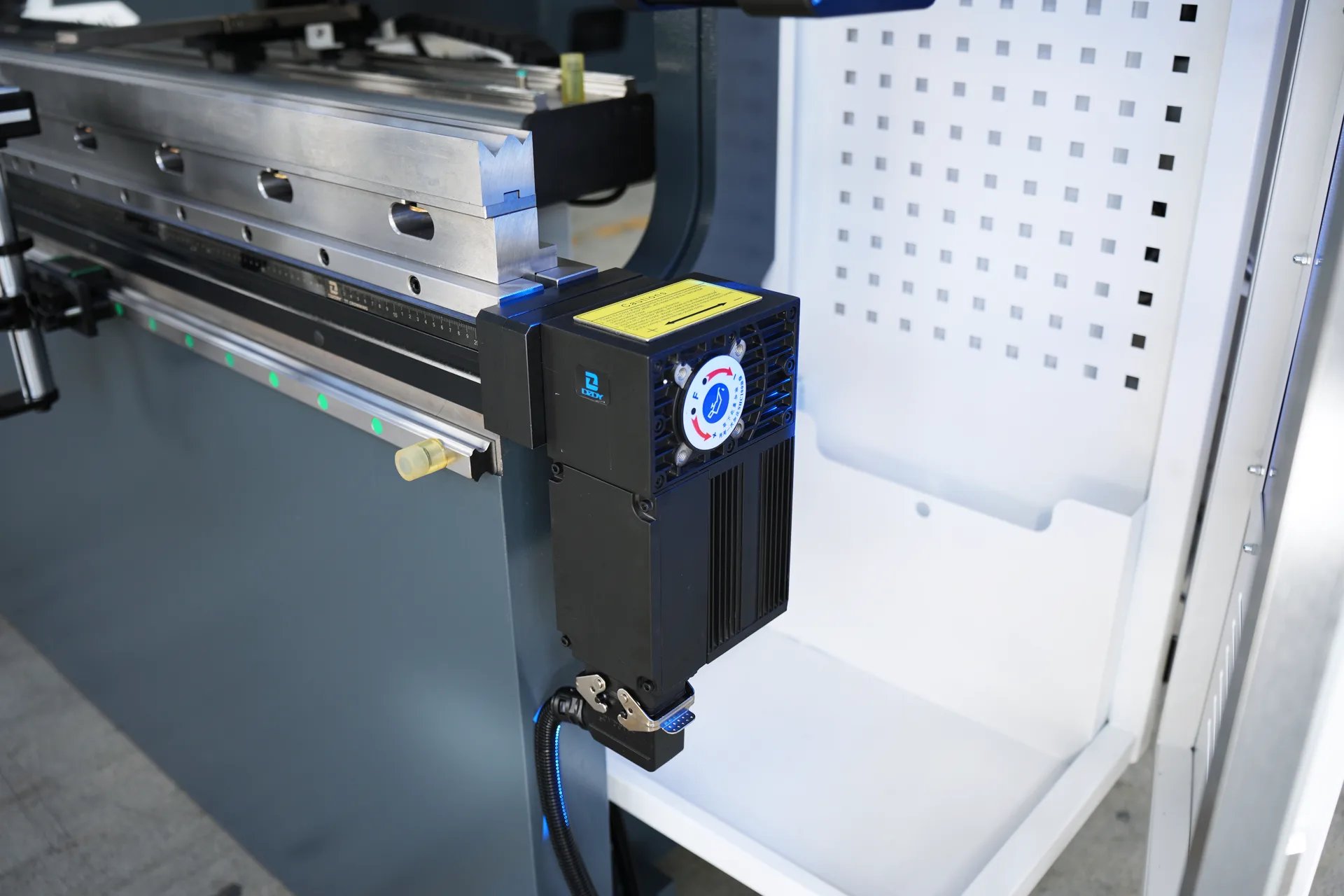 Sistema de coroamento motorizado CNC