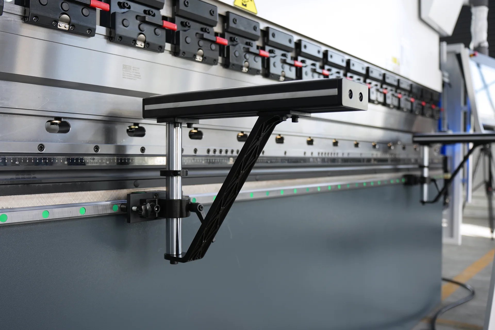 Suporte de material frontal